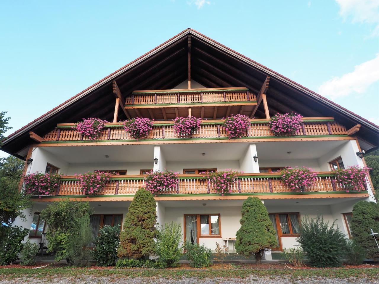 Landgasthof Zum Schwarzen Grat Isny im Allgau Bagian luar foto