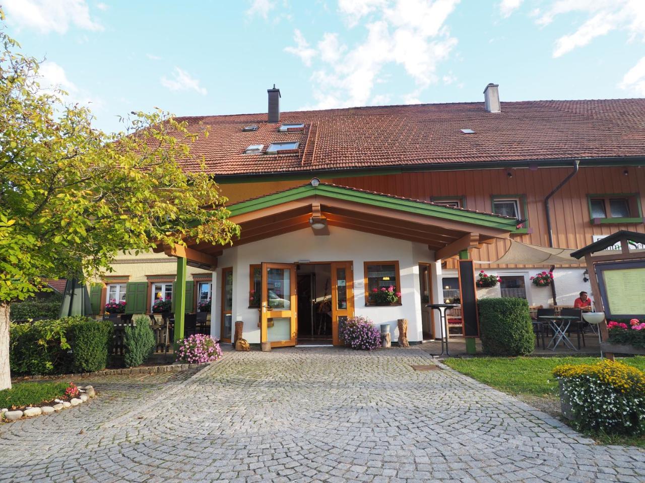 Landgasthof Zum Schwarzen Grat Isny im Allgau Bagian luar foto