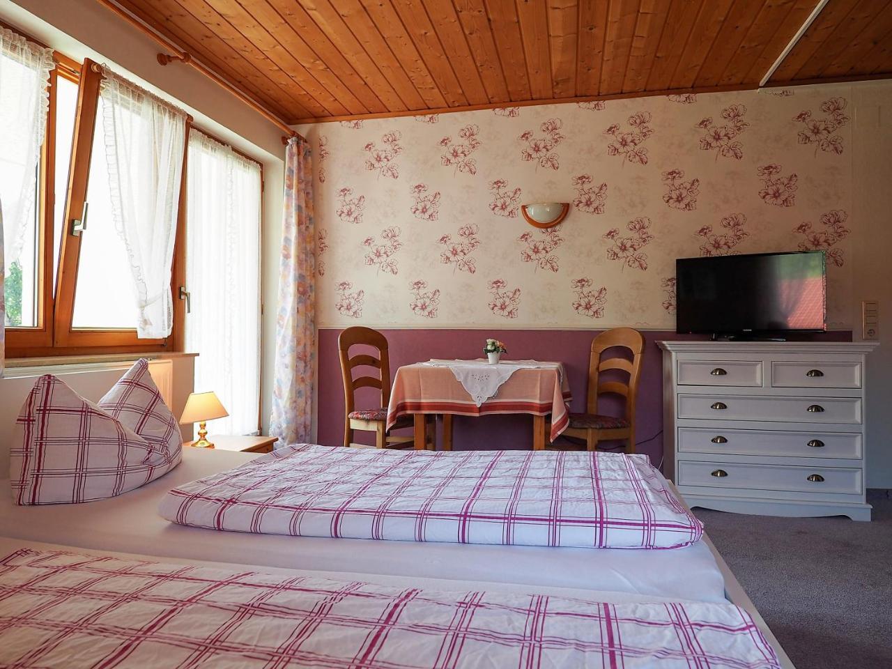 Landgasthof Zum Schwarzen Grat Isny im Allgau Bagian luar foto